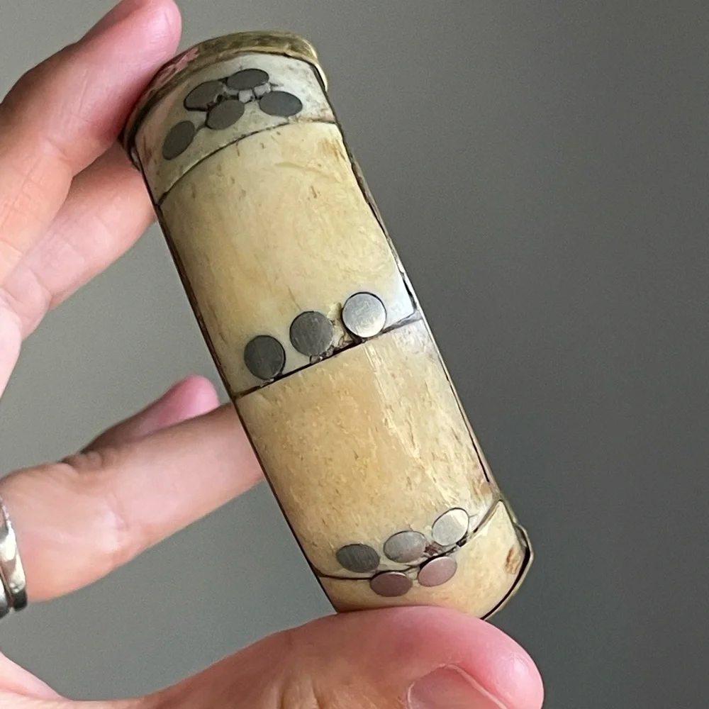Vintage Ivory-Tone Inlay brass Bangle Bracelet w latch